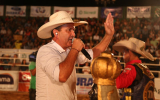 Adriano Duarte tem 30 anos de carreira e participa dos principais rodeios do Brasil