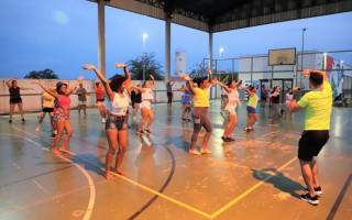 As atividades envolverão o público de duas a três vezes por semana, nos horários das 18 às 19 horas ou das 19 às 20 horas, em quadras e espaços 