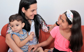 Caroline Lins, de 27 anos, é mãe de dois filhos, a Ana Sofia, de 9 anos, e o Joaquim, de 1 ano e 3 meses.