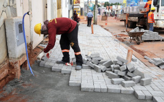 Juntamente com a rede de água, as novas calçadas implantadas estão sendo feitas com acessibilidade. 