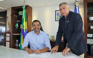Ao nomear os últimos 54 candidatos aprovados, o Governo visa cessar o déficit de servidores responsáveis pela política socioeducativa .