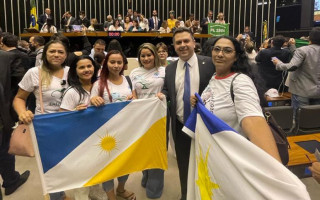 Tiago Dimas recebendo delegação de enfermeiros tocantinenses e prestando apoio para a categoria.