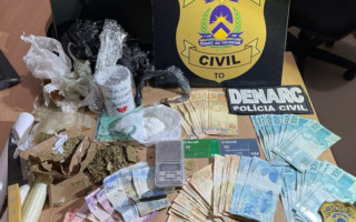 Dinheiro e drogas apreendidos pela Polícia Civil em Araguaína.