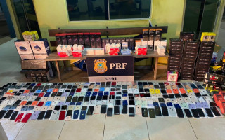 Mercadorias foram apreendidas pela PRF.