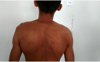 Homem mantido em cárcere privado. 