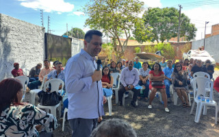 Tiago Dimas durante reunião com líderes comunitários de Araguaína