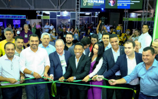 Nesta quarta-feira (25), o Sebrae, representado pelo diretor Administrativo e Financeiro, Jarbas Meurer, participou do desenlace que marcou a abertura oficial da feira de negócios.