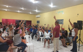 Durante assembleia, professores da rede municipal de Araguaína decidiram paralisar as atividades por dois dias como movimento de protesto.