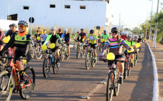 Grupo de ciclistas percorreu importantes vias da cidade 