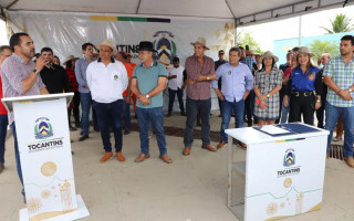 Governador Wanderlei Barbosa durante assinatura da ordem de serviço para manutenção da TO-164 