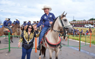 Deputada Valderez e o pré-candidato a deputado federal, Lázaro Botelho, participaram da 32º edição da Cavalgada de Araguaína.
