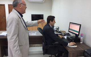 Deputado considera abusivas as taxas cartorárias cobradas no Tocantins.