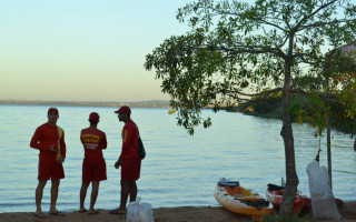 Bombeiros Militares presentes em praias oferecem segurança a banhistas.