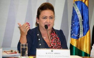 A senadora Kátia Abreu fala de sua expulsão do PMDB.