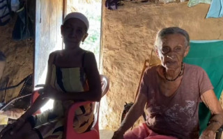 Dona Tomázia é uma das beneficiadas pelo programa Mais Luz para Amazônia.