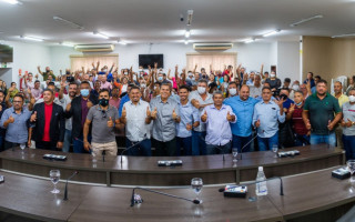 Ataídes com apoiadores em Araguaína 