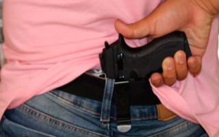 A norma reconhece o risco da atividade para justificar a concessão do porte a vigilantes. 
