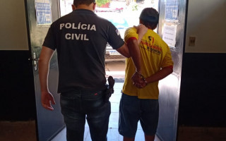 Polícia cumpriu mandado de prisão. 