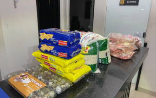 Alimentos recuperados pela PM.