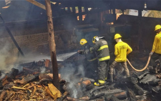 Incêndio em Cerâmica, em Colinas, teve combate de quase duas horas pelos bombeiros militares.