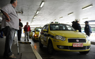 Os benefícios a taxistas e caminhoneiros serão pagos de agosto a dezembro.