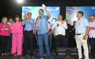 Governador e pré-candidato à reeleição durante evento. 