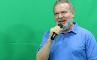 Mauro Carlesse durante entrevista concedida à TV O Norte, em Araguaína.