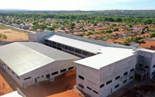  Obra está 48,6% concluída com a cobertura termoacústica em fase final