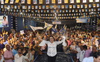 A senadora Kátia, pré-candidata à reeleição, lançou sua candidatura independente e apresentou o empresário Fernando Iberê como seu primeiro suplente.