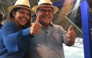 Vânia Coelho  e o esposo Ronaldo Dimas 