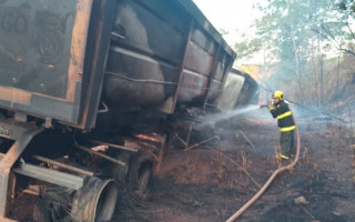 Bombeiro Militar combate incêndio em caminhão na TO-080.