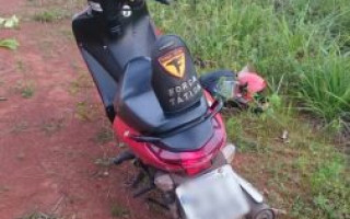 Moto com registro de roubo encontrada com menores de 14 anos.