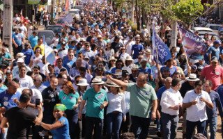 Caminhada reuniu cerca de 10 mil pessoas, segundo organizadores. 