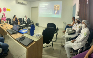 Advogado Marcos palestrou na sala de reuniões do HRA