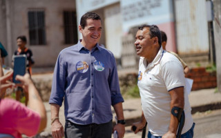 Alexandre Guimarães amplia base com apoio do deputado e candidato à reeleição Elenil da Penha. 