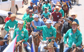 Governador destaca alegria com o retorno da Cavalgada no município. 