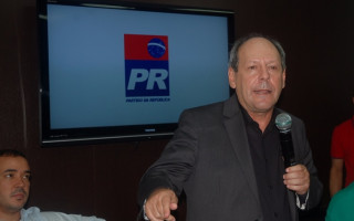 Prefeito Ronaldo Dimas durante lançamento da pré-candidatura.