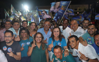 Kátia inaugurou comitê em Araguaína na noite deste sábado, 10.