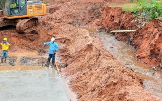 Lançamentos irregulares nos córregos Canindé e Neblina
