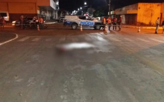 Vítima morreu no local.