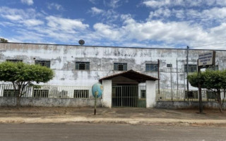 Escola tinha mais de 20 anos e foi fechada por risco de desabamento.