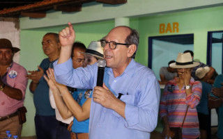 Dimas em reunião na cidade de Cachoeirinha.