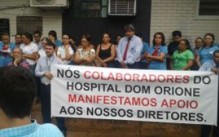 O ato reúne colaboradores do Hospital, amigos, familiares e médicos