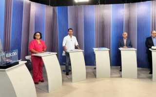 Heraldo Pereira mediou o debate com as presenças de Karol Chaves, Irajá Silvestre, Paulo Mourão e Ronaldo Dimas