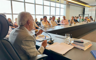 Em reunião com empresários e comerciantes, Paulo Mourão ouviu demandas do setor.