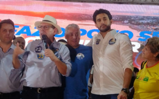 Candidato ao governo Ronaldo Dimas durante último comício em Araguaína. 