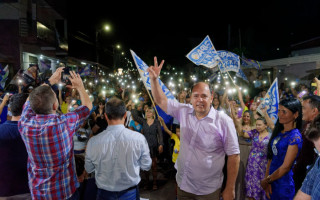 Aldair da Costa, o Gipão, comemora a vitória 