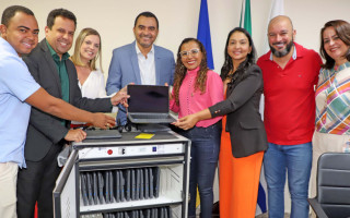 Governador Wanderlei Barbosa participou, na sede da Seduc, da entrega de Chromebooks que serão utilizados em 20 escolas estaduais.