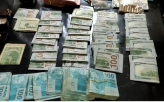 Dinheiro apreendido durante a operação pela Receita e Polícia Federal.