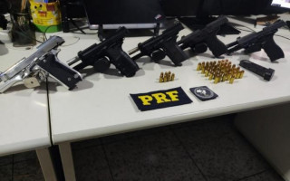 Armas apreendidas pela PRF.